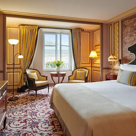 Intercontinental Bordeaux Le Grand Hotel By Ihg Ngoại thất bức ảnh A room at the hotel