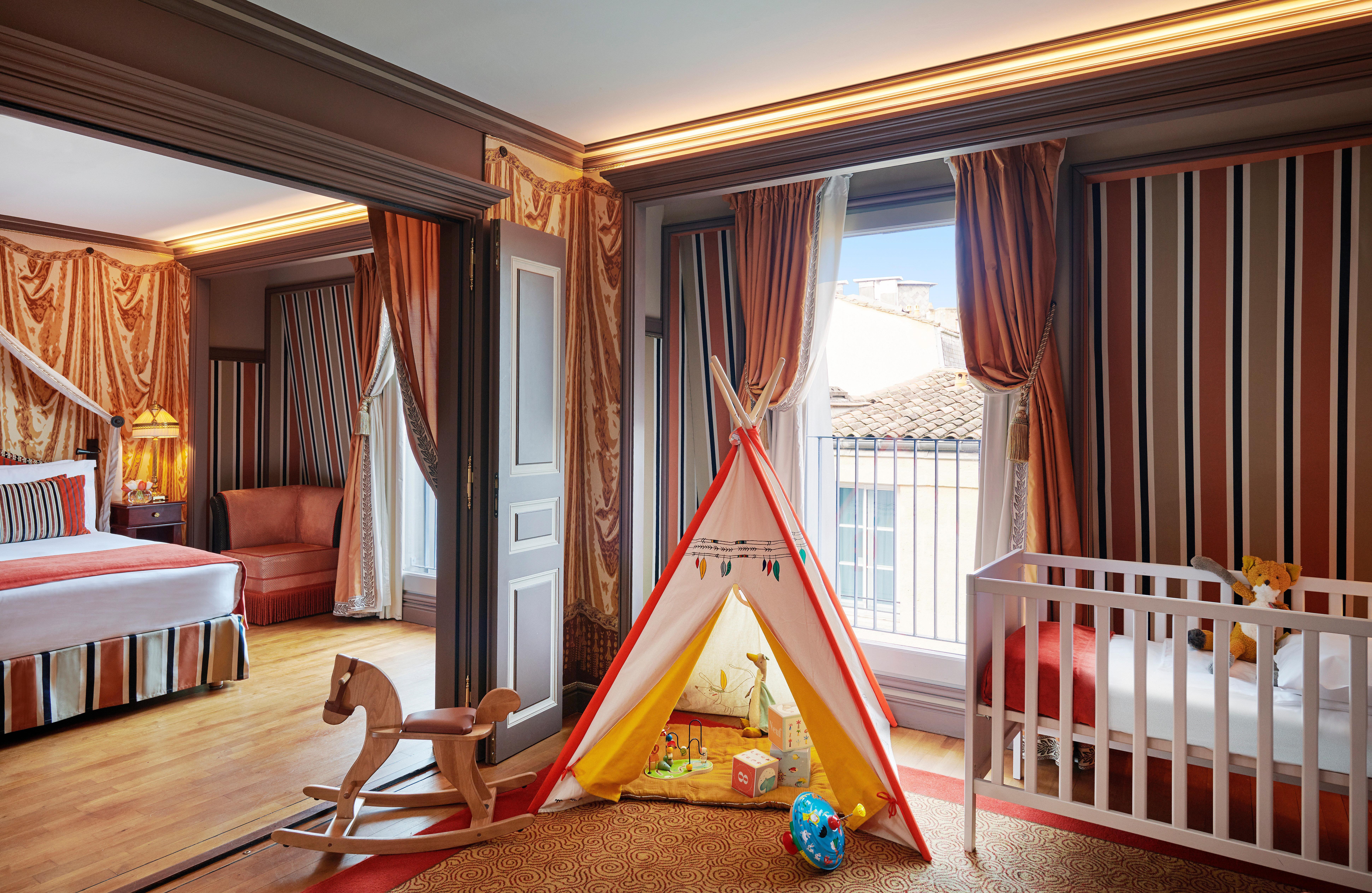 Intercontinental Bordeaux Le Grand Hotel By Ihg Ngoại thất bức ảnh Family Suite