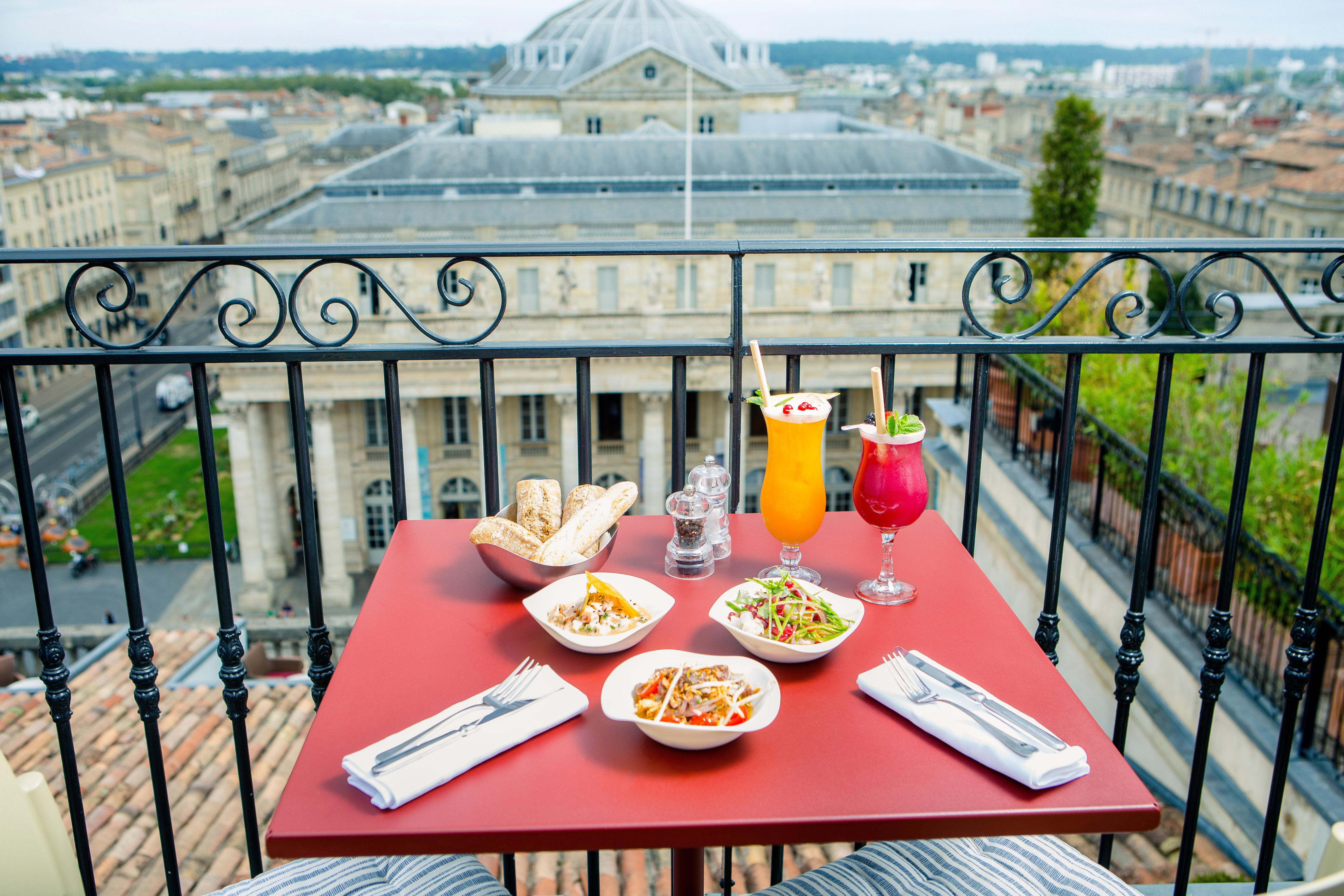 Intercontinental Bordeaux Le Grand Hotel By Ihg Ngoại thất bức ảnh A typical French breakfast