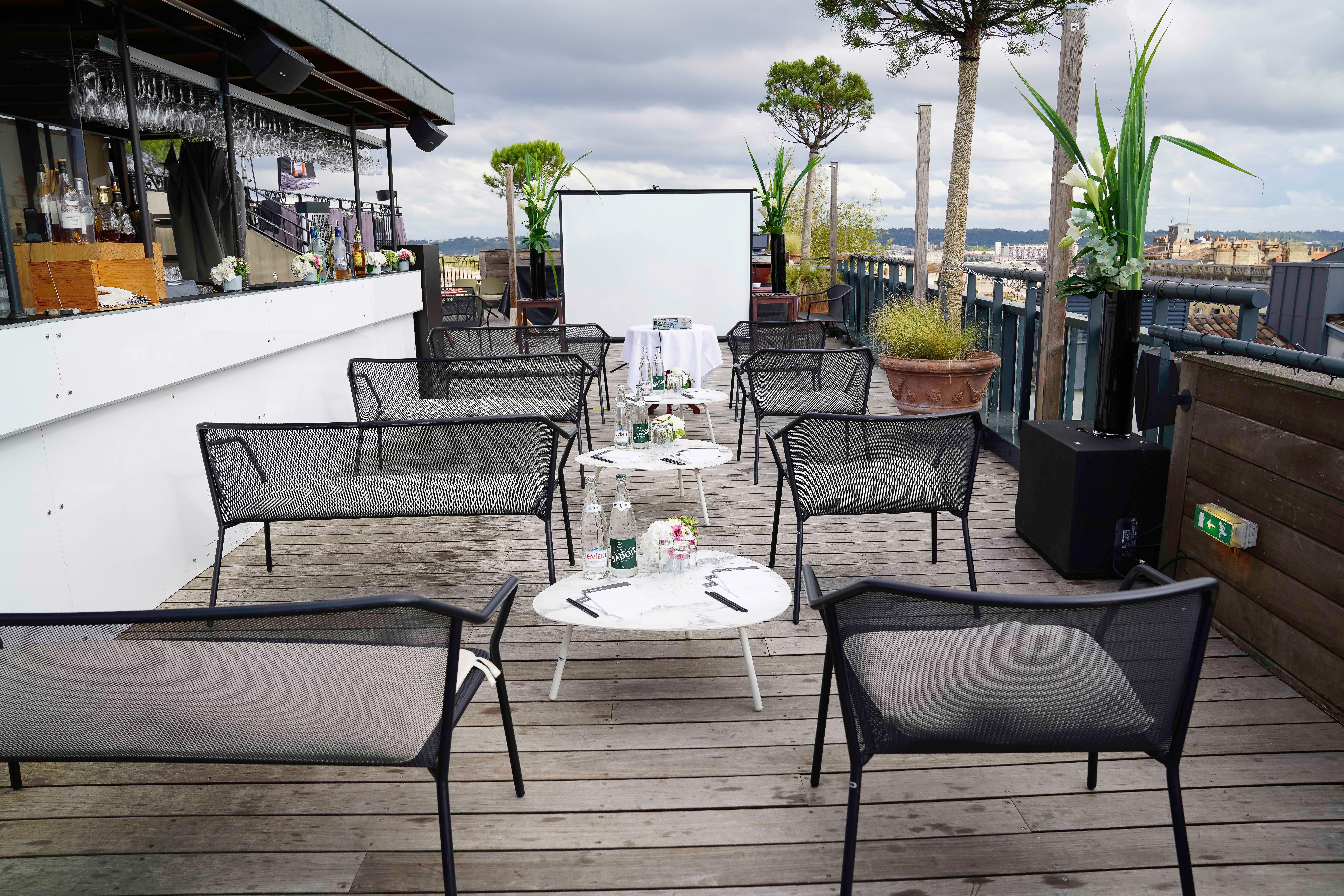 Intercontinental Bordeaux Le Grand Hotel By Ihg Ngoại thất bức ảnh The rooftop bar