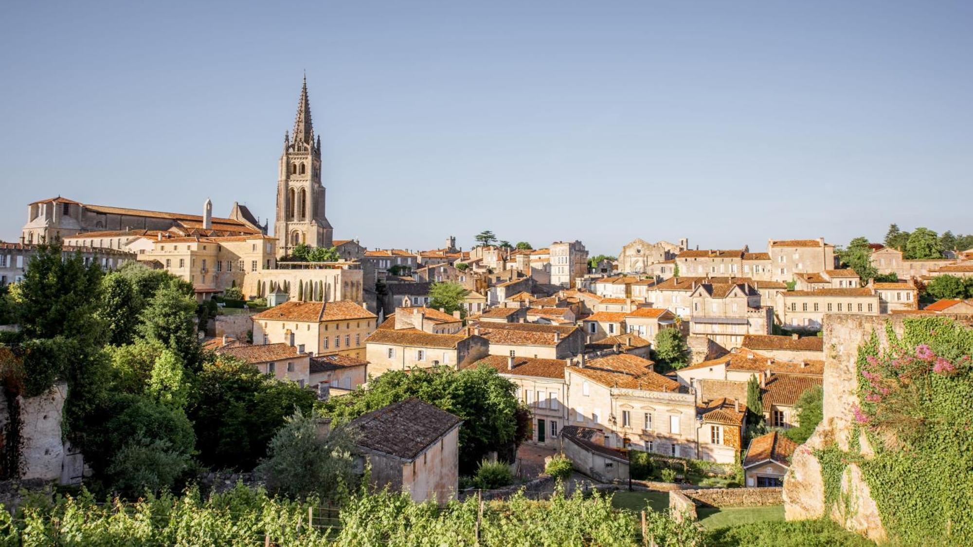 Intercontinental Bordeaux Le Grand Hotel By Ihg Ngoại thất bức ảnh A general view of Montferrand